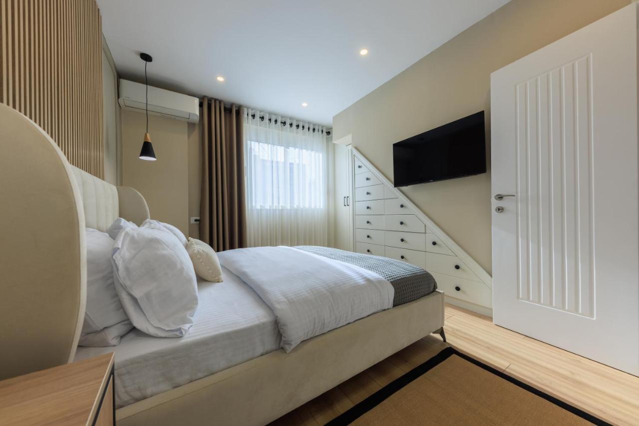 One-Bedroom Rooftop Skyline Central Hidden Gem In Tirana Exteriör bild