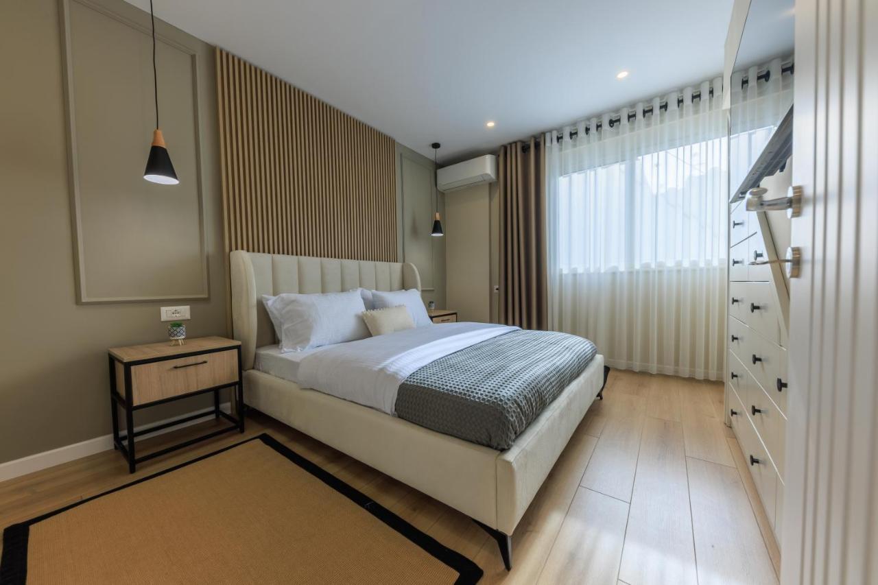 One-Bedroom Rooftop Skyline Central Hidden Gem In Tirana Exteriör bild